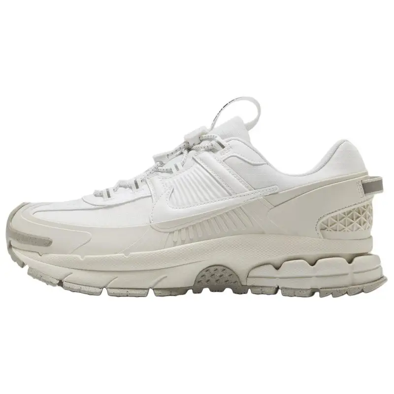Sneakers casual Nike Zoom Vomero Roam Summit White Light Bone Light Iron Ore HV5951-100 45 bianco