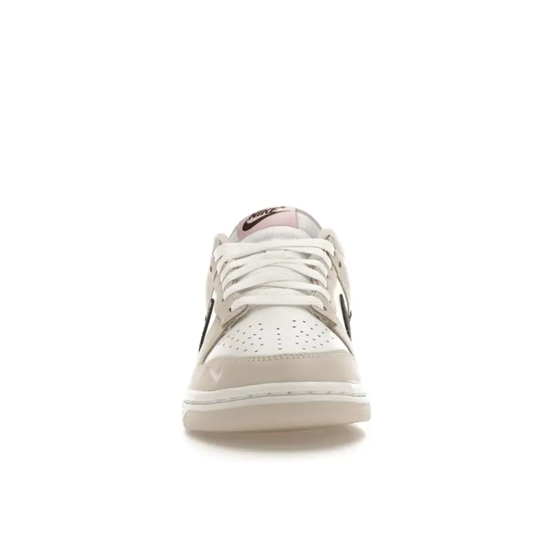 Sneakers da Donna Nike Dunk Low Neapolitan Crema Summit-White Marrone Barocco HF9990-100 37 5 miniatura 5