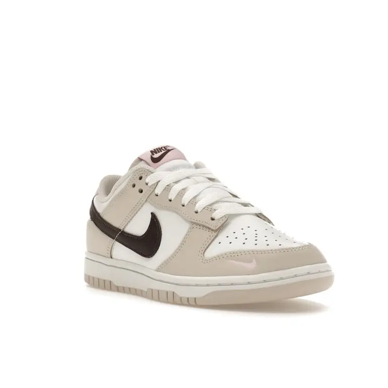 Sneakers da Donna Nike Dunk Low Neapolitan Crema Summit-White Marrone Barocco HF9990-100 42 miniatura 4