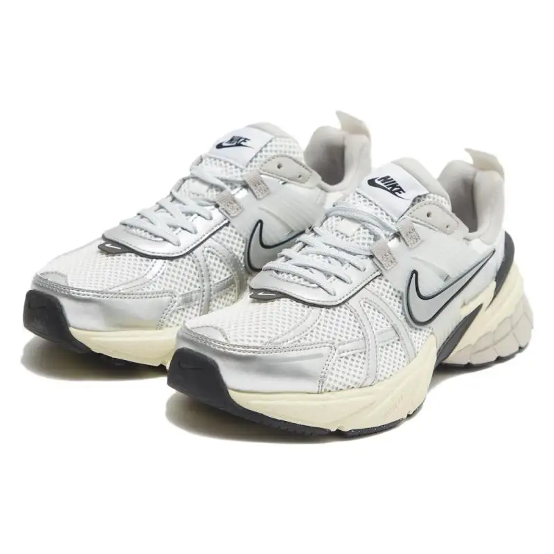 Sneakers da donna Nike V2K Run Bianco Summit Argento Metallizzato FD0736-100 45 miniatura 5