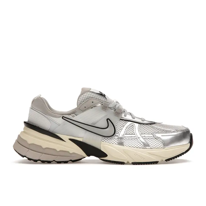 Sneakers da donna Nike V2K Run Bianco Summit Platino Puro Grigio Chiaro Minerale di Ferro Argento Metallizzato FD0736-100 37.5