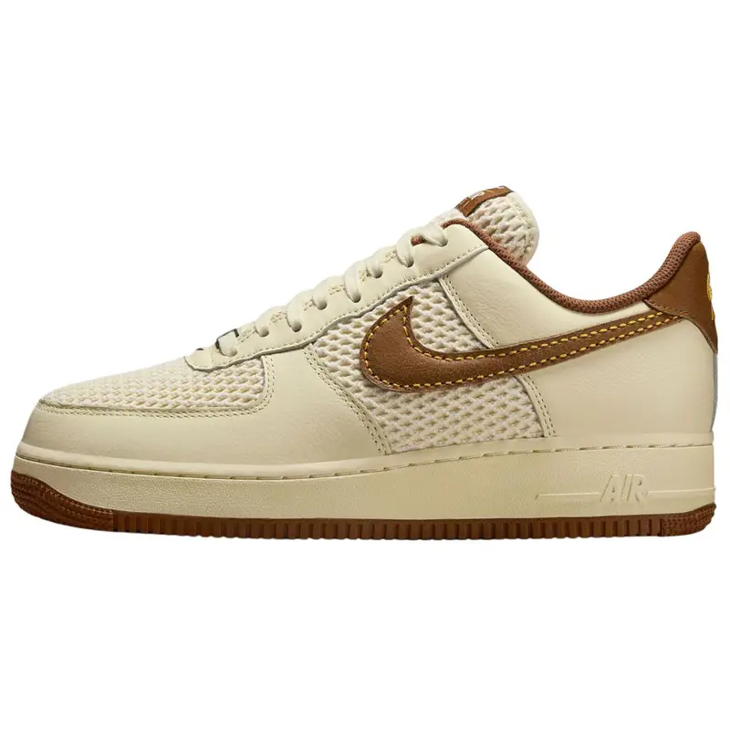 Sneakers da uomo Nike Air Force 1 07 LV8 Latte di cocco Marrone chiaro britannico Crema Canyon-Oro IB7719-113 39