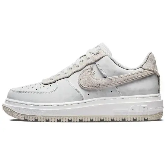 Sneakers da uomo Nike Air Force 1 Luxe Triple White DD9605-100 EU 40 osso/bianco