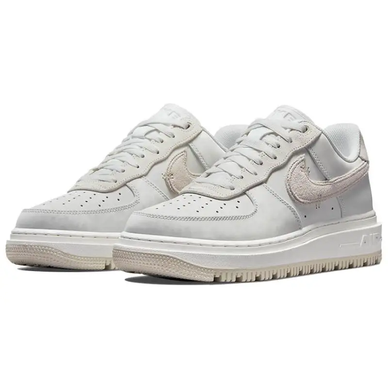 Sneakers Nike Air Force 1 Luxe Triple White DD9605-100 38 5 miniatura 2