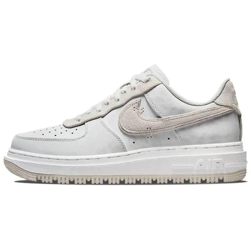 Sneakers Nike Air Force 1 Luxe Triple White DD9605-100 39