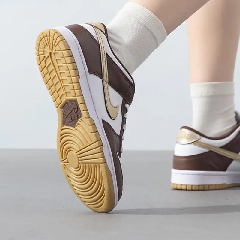Sneakers Nike Dunk Low GS Cacao Wow Oro Metallizzato Bambini Marrone Bianco HM3725-171 miniatura 2