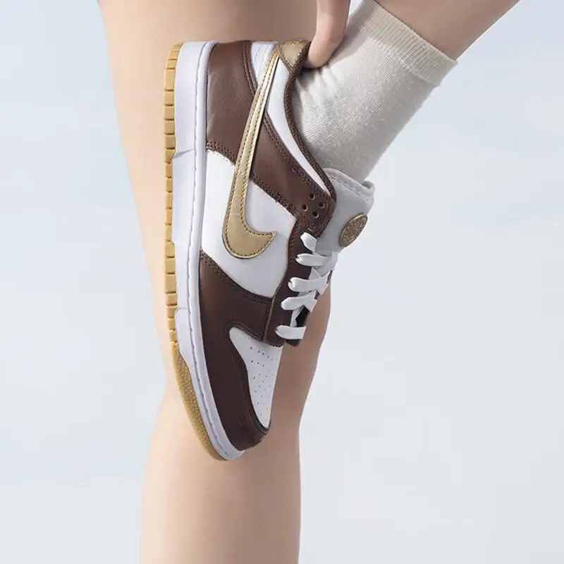 Sneakers Nike Dunk Low GS Cacao Wow Oro Metallizzato Bambini Marrone Bianco HM3725-171 miniatura 4