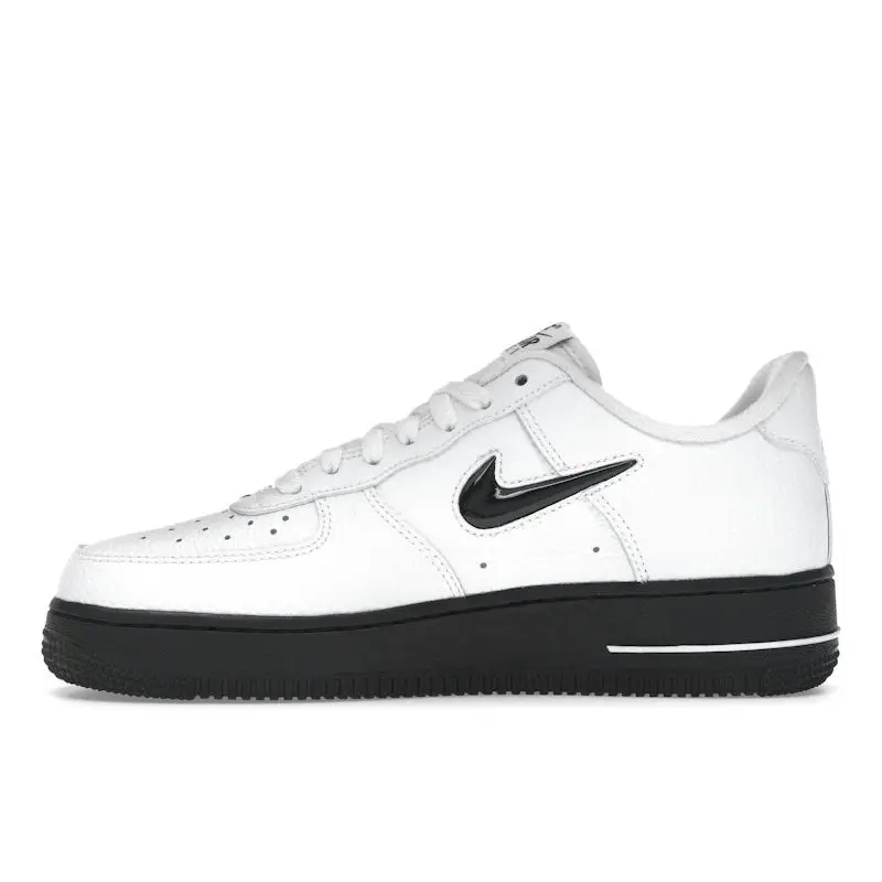 Sneakers Unisex Nike Air Force 1 07 Bianco Nero Gioiello HQ3826-100 43 miniatura 3