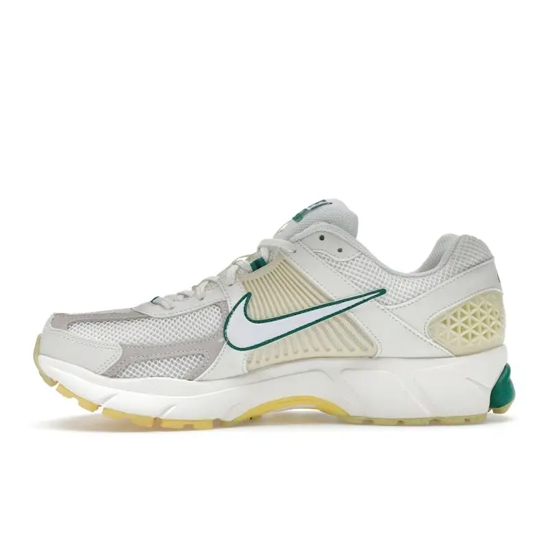 Sneakers Unisex Nike Air Zoom Vomero 5 Collezione The Masters Back 9 Crema Vela Bianco FN8361-100 40 miniatura 2