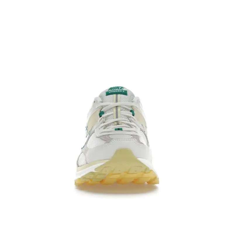 Sneakers Unisex Nike Air Zoom Vomero 5 Collezione The Masters Back 9 Crema Vela Bianco FN8361-100 40 miniatura 4