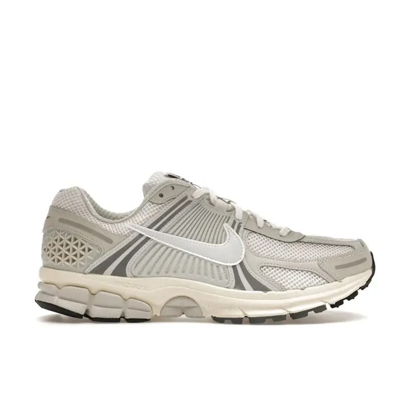 Sneakers Unisex Nike Air Zoom Vomero 5 Tinta Platino Bianco Cashmere Grigio Ferro HF0731-007 47 5
