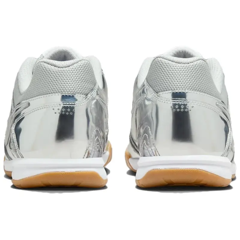 Sneakers Unisex Nike Gato LV8 Chrome Argento Metallizzato-Argento Bianco IB3566-001 41 miniatura 5