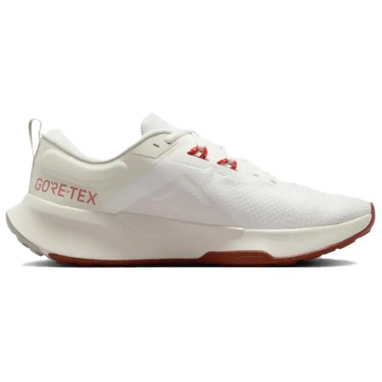Sneakers Unisex Nike Juniper Trail 2 GORE-TEX Sail Phantom Rosso Piccante Crema Marrone Chiaro-Legno HM9734-101 43 miniatura 5