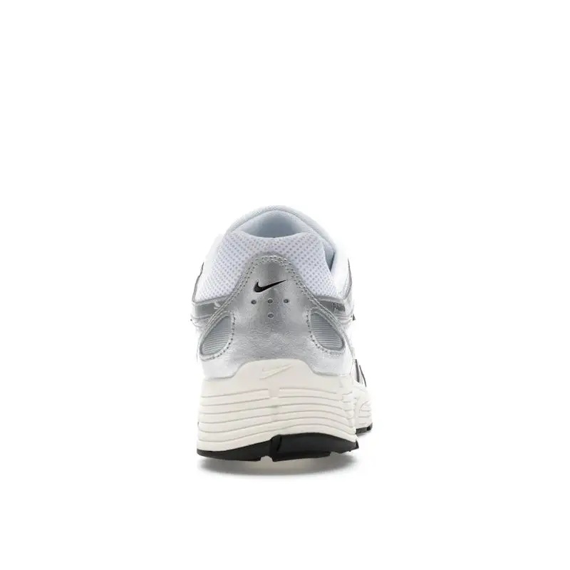 Sneakers Unisex Nike P-6000 Metallic Flat Silver Bianco Argento Metallizzato Nero CD6404-105 35 5 miniatura 4
