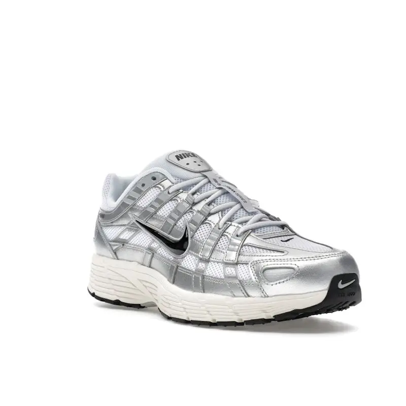 Sneakers Unisex Nike P-6000 Metallic Flat Silver Bianco Argento Metallizzato Nero CD6404-105 45 5 miniatura 3