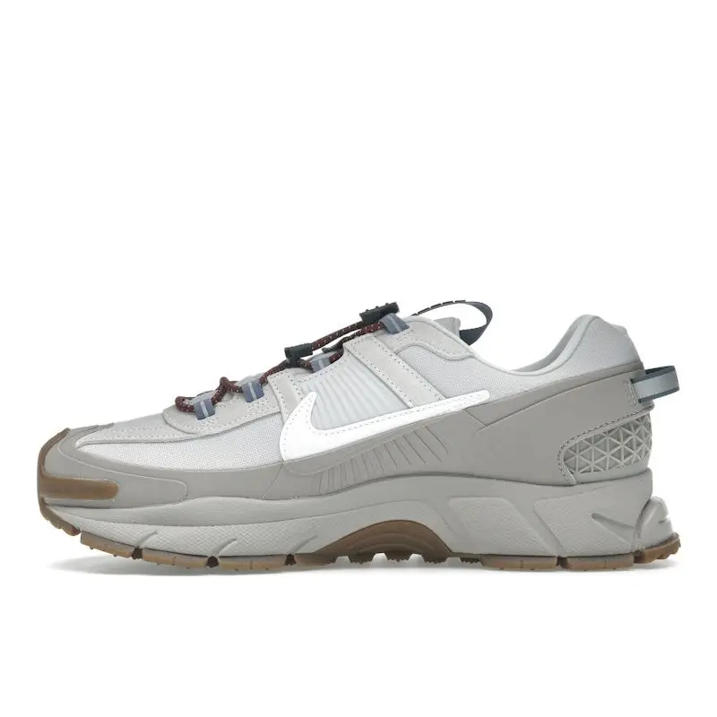 Nike Sneakers Unisex Zoom Vomero Roam Grigio e Bianco miniatura 2