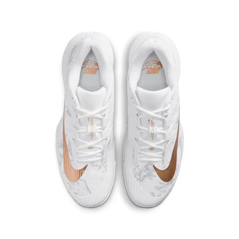 Sneakers Uomo NikeCourt Air Zoom Vapor Pro 3 Magnolia Bianco Platino Puro Oro Metallico HV1485-100 40 5 miniatura 3