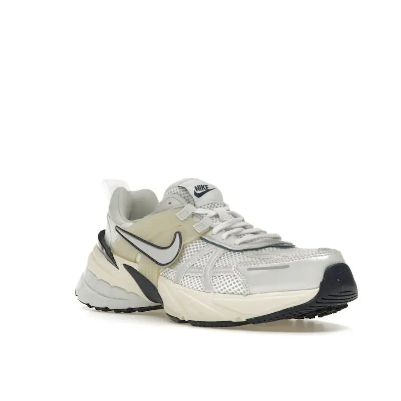 V2K Run Bianco Blu Notte Sneakers da Donna Argento Chiaro Grigio Fotone Bianco Ottico FD0736-102 42 miniatura 5