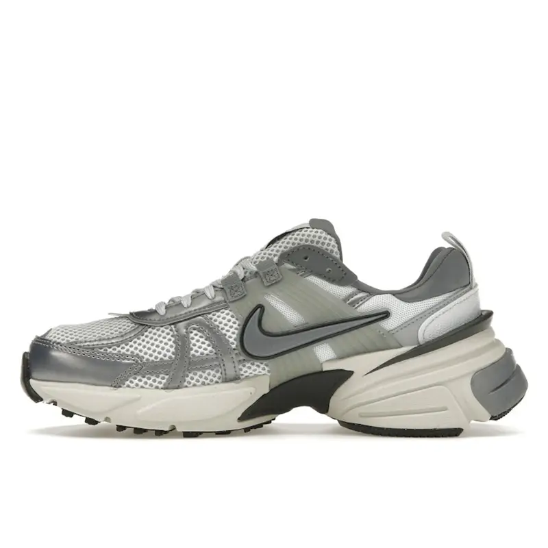 V2K Run Platino Puro Grigio Lupo Sneakers da Donna Grigio Freddo Metallizzato-Grigio Freddo FD0736-003 43 miniatura 3