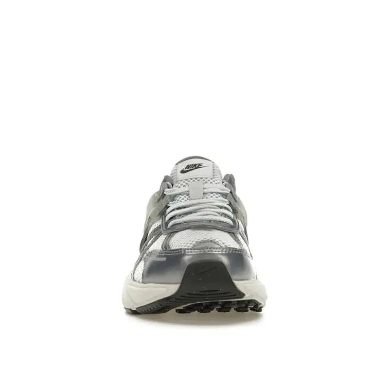 V2K Run Platino Puro Grigio Lupo Sneakers da Donna Grigio Freddo Metallizzato-Grigio Freddo FD0736-003 46 miniatura 4