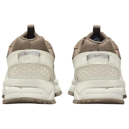 Zoom Vomero Roam Osso Chiaro Marrone Visone Sneakers da Donna HQ2181-006 EU 36 marrone miniatura 2