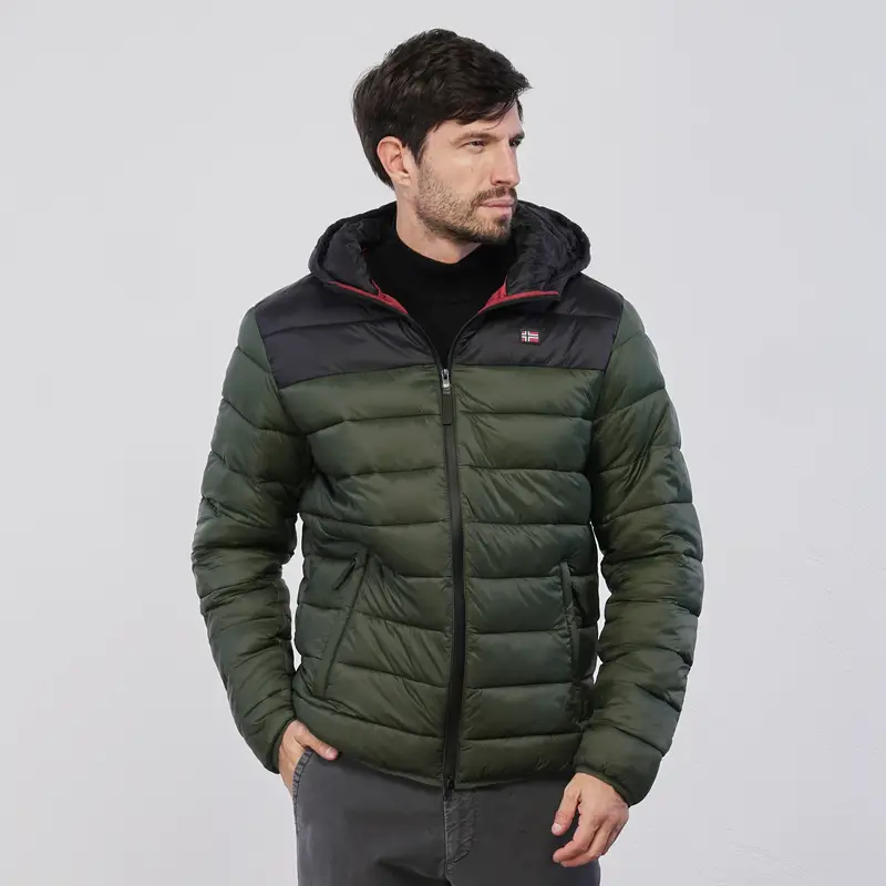 Piumino verde trapuntato da uomo con tasche e cappuccio