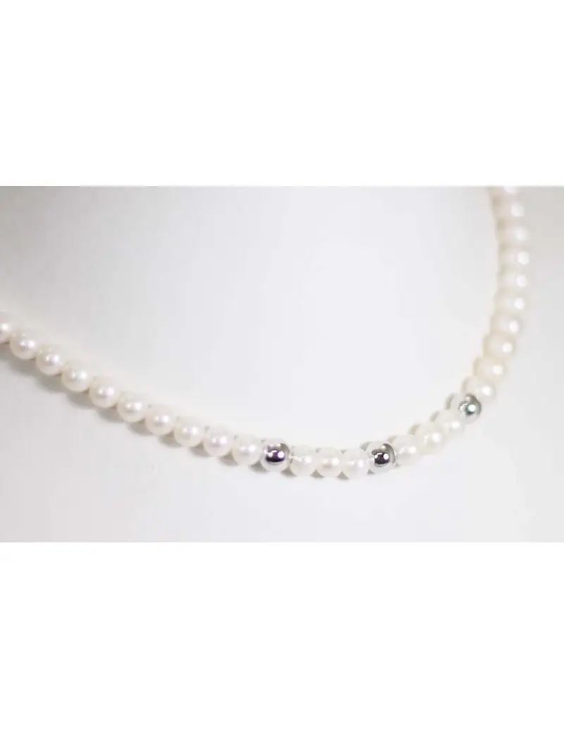 Collana in oro bianco 18Kt con perle naturali e sfere in oro bianco 18Kt B-198BL