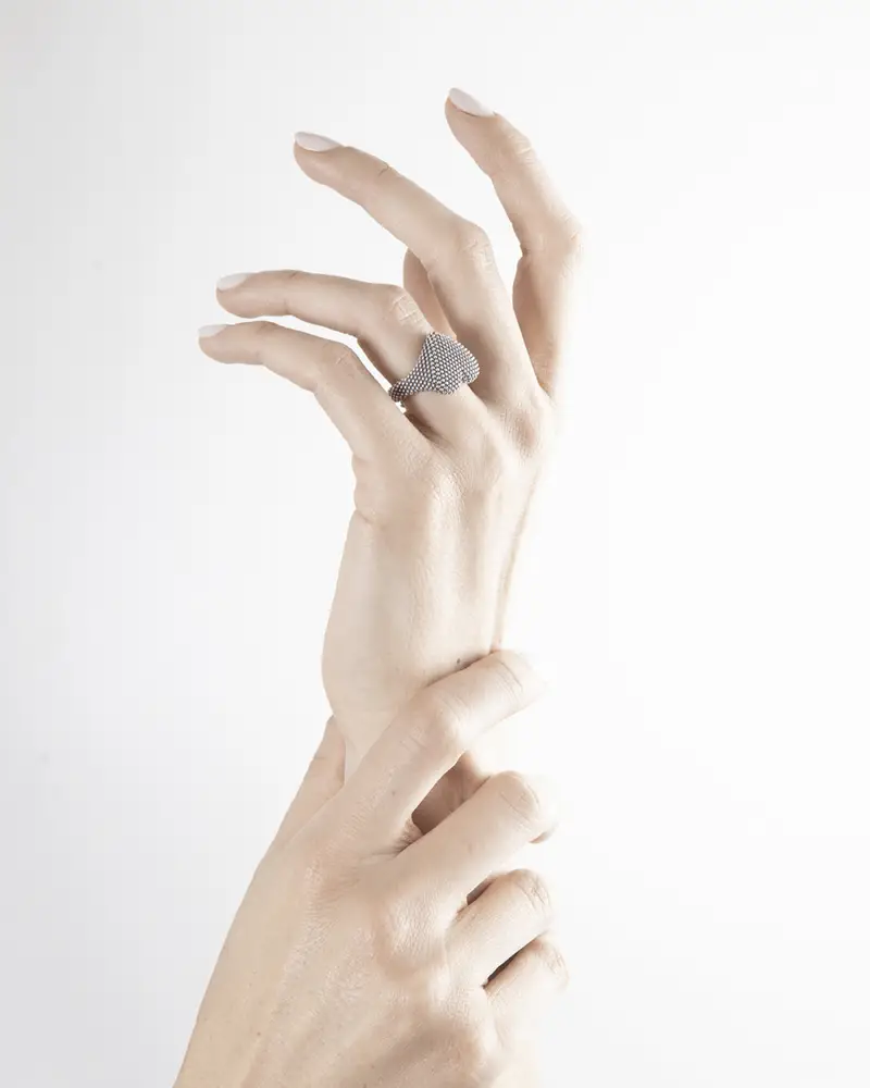 Anello Chevalier Cuore Puntinato In Argento Brunito Lucido miniatura 2