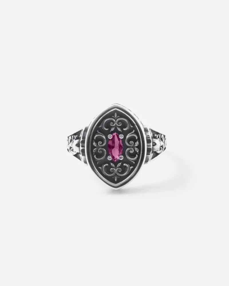 Anello Chevalier Marquise Decorato Bonnie In Argento Con Pietra Rossa Brunito Lucido