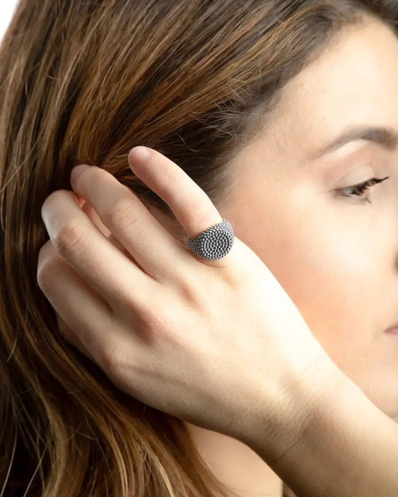 Anello Chevalier Tondo Puntinato Da Mignolo Brunito Lucido miniatura 2