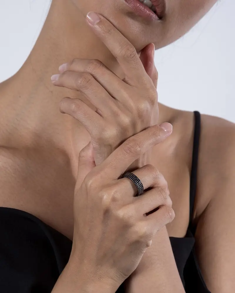 Anello Fascia H6 Con Brillanti Neri Lucido miniatura 2