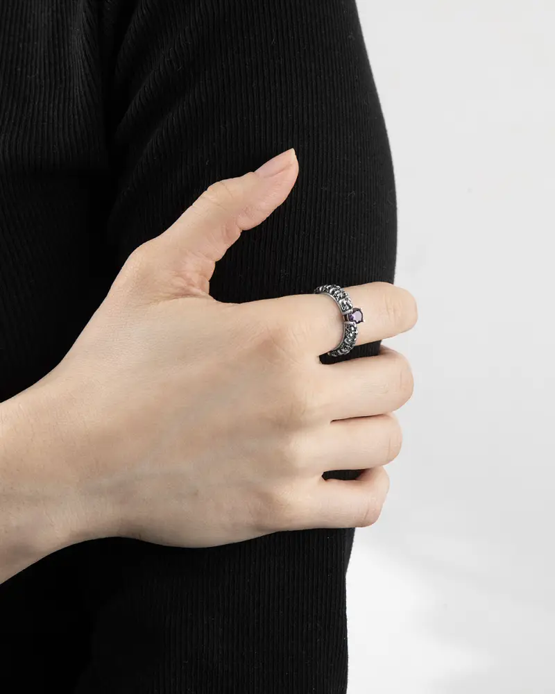 Anello Fede Solitario Teschi Hidden Gem In Argento Con Brillante Viola Brunito Lucido miniatura 2