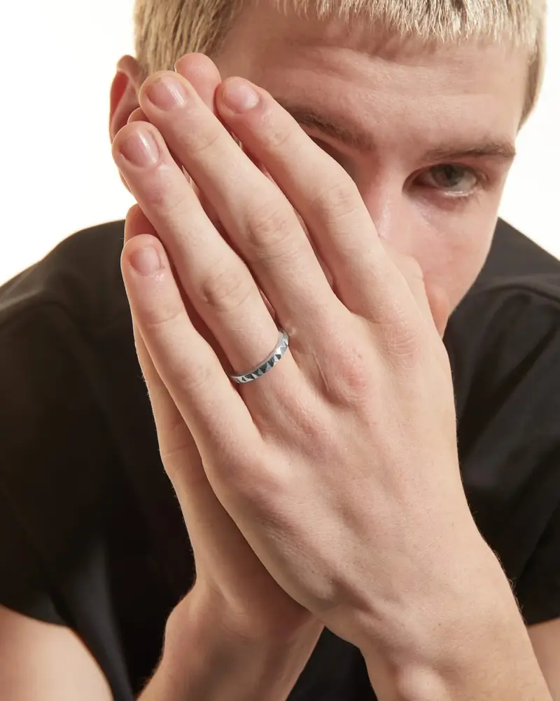 Anello Fedina Borchie In Argento Lucido miniatura 2