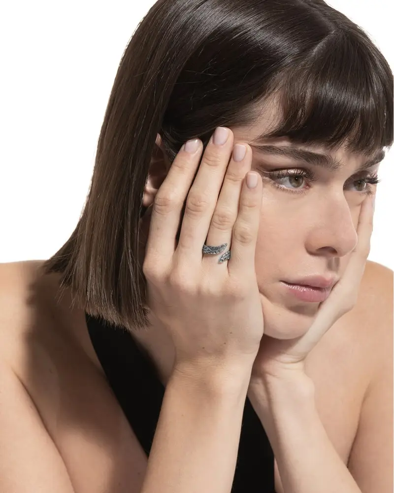 Anello Piume Contrarie' In Argento Brunito Lucido miniatura 2