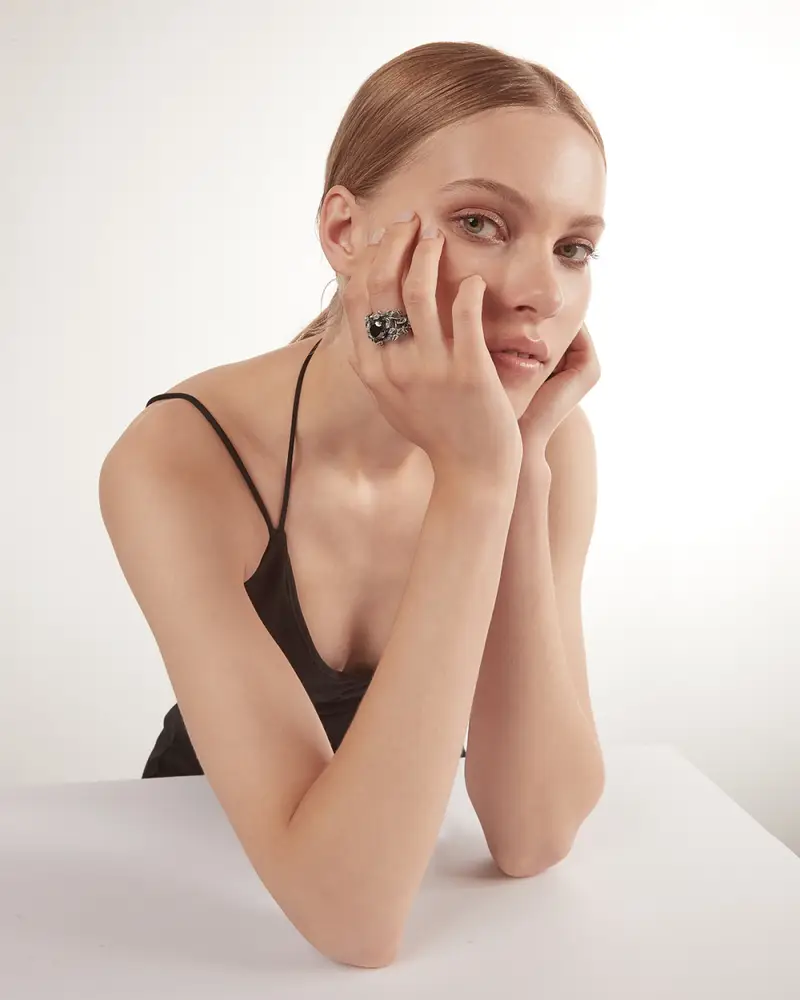 Anello Solitario Eden Con Serpenti E Zirconia Cubica Nera Brunito Lucido miniatura 2