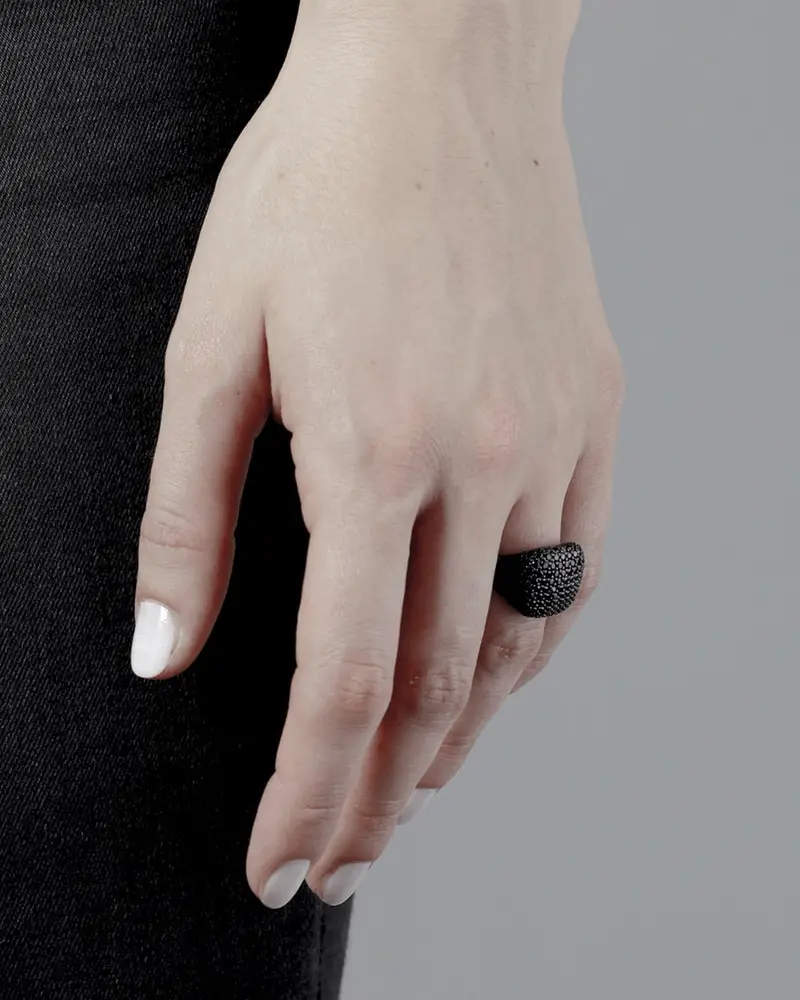 Anello Chevalier Quadrato Nero Con Brillanti Lucido miniatura 2