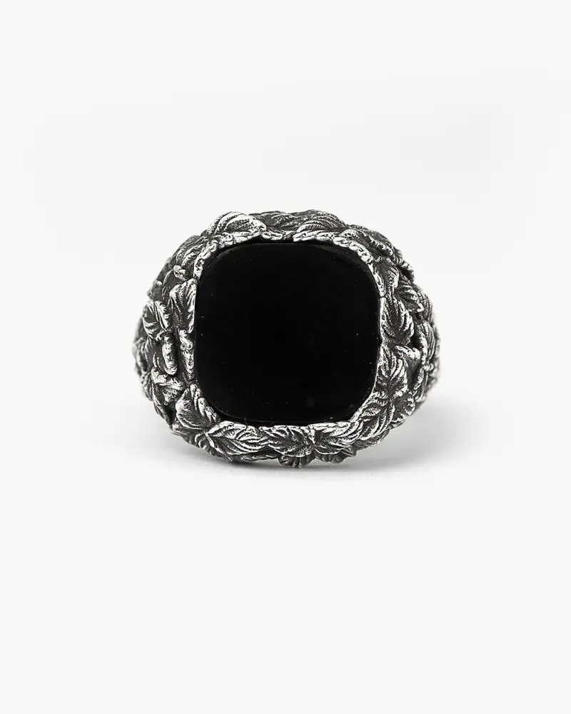 Anello Chevalier Foglie Con Pietra Nera Brunito Lucido