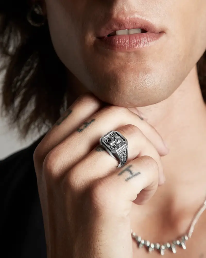 Chevalier Skull Stamp In Argento Con Teschio Brunito Lucido miniatura 2