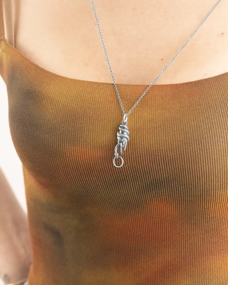 Ciondolo Mano Serpente Con Maglina In Argento Brunito Lucido miniatura 2