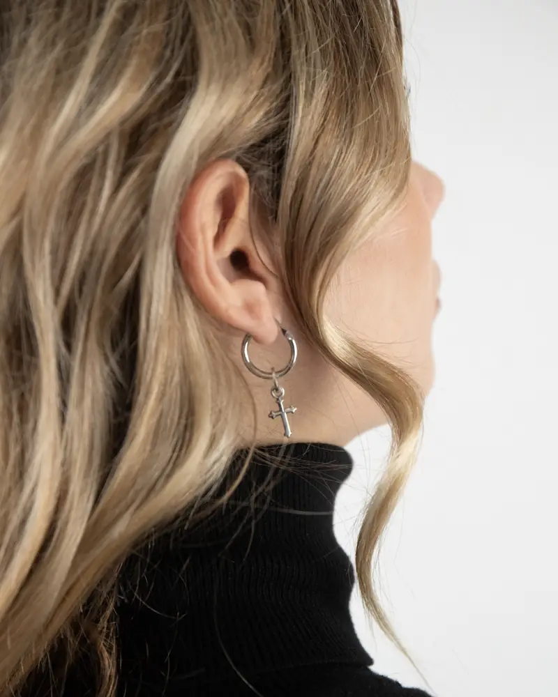 Ciondolo Mini Charm Croce Gotica In Argento Brunito Lucido miniatura 2