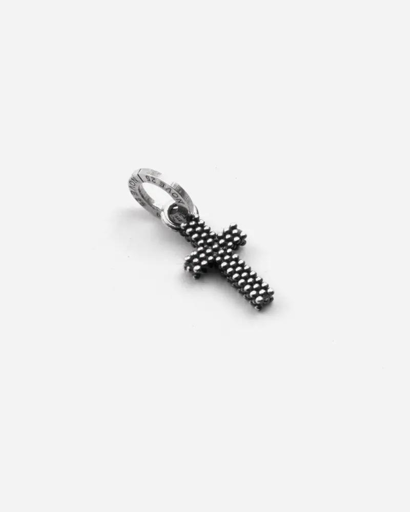 Ciondolo Mini Charm Croce Puntinata In Argento Brunito Lucido