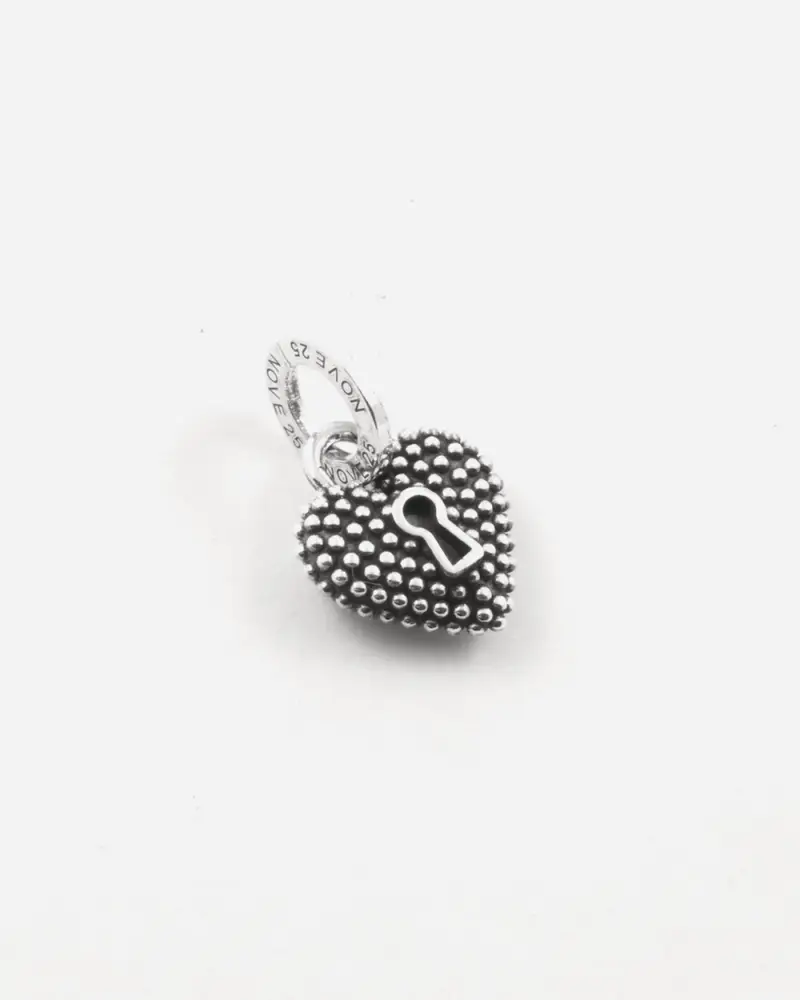 Ciondolo Mini Charm Cuore Puntinato In Argento Brunito Lucido