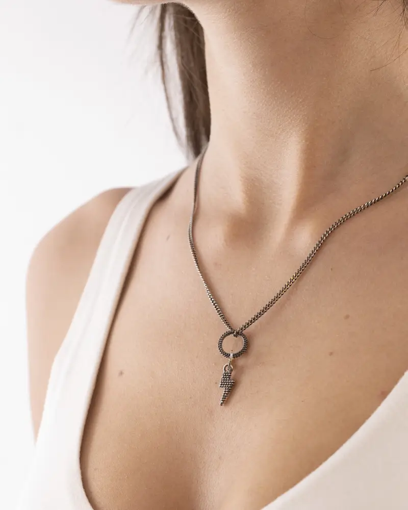 Ciondolo Mini Charm Saetta Puntinata In Argento Brunito Lucido miniatura 2