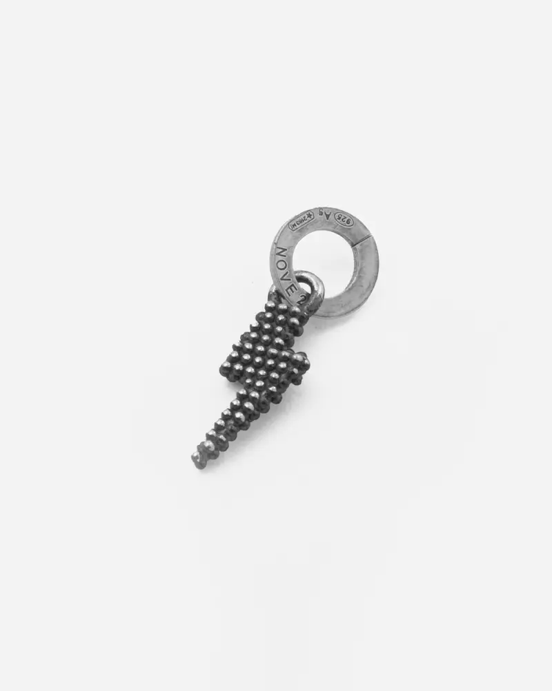 Ciondolo Mini Charm Saetta Puntinata In Argento Brunito Lucido