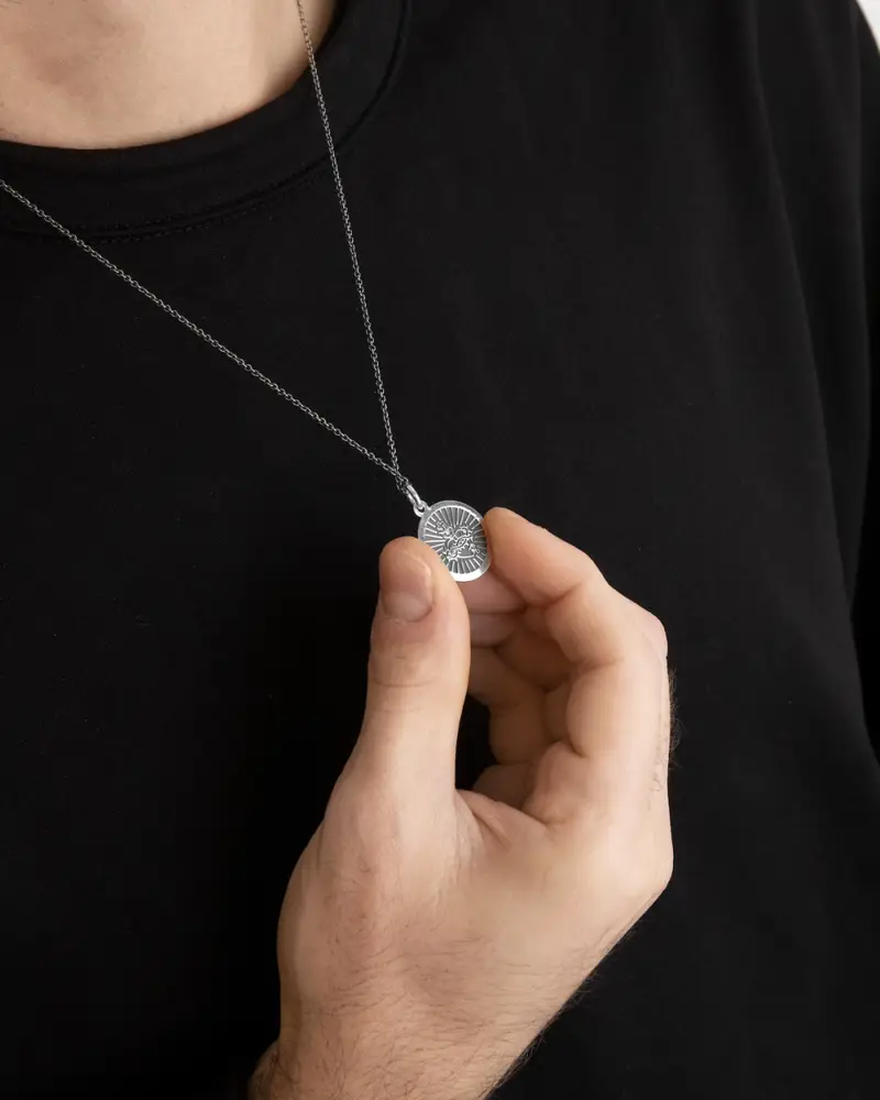 Ciondolo Santino Gesù In Argento Brunito Lucido miniatura 2