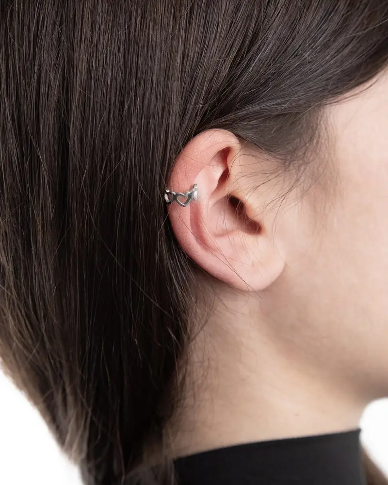 Ear Cuff Shape Of Love In Argento Lucido miniatura 2