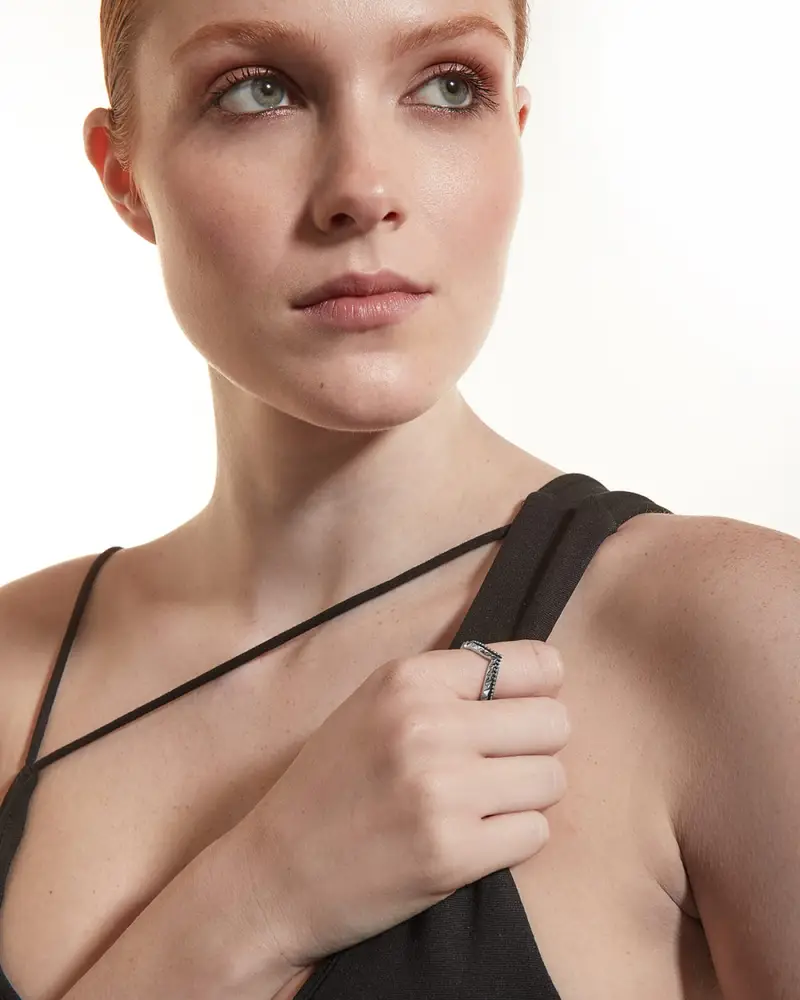 Fedina Chevron Riot Con Borchie In Argento Brunito Lucido miniatura 2