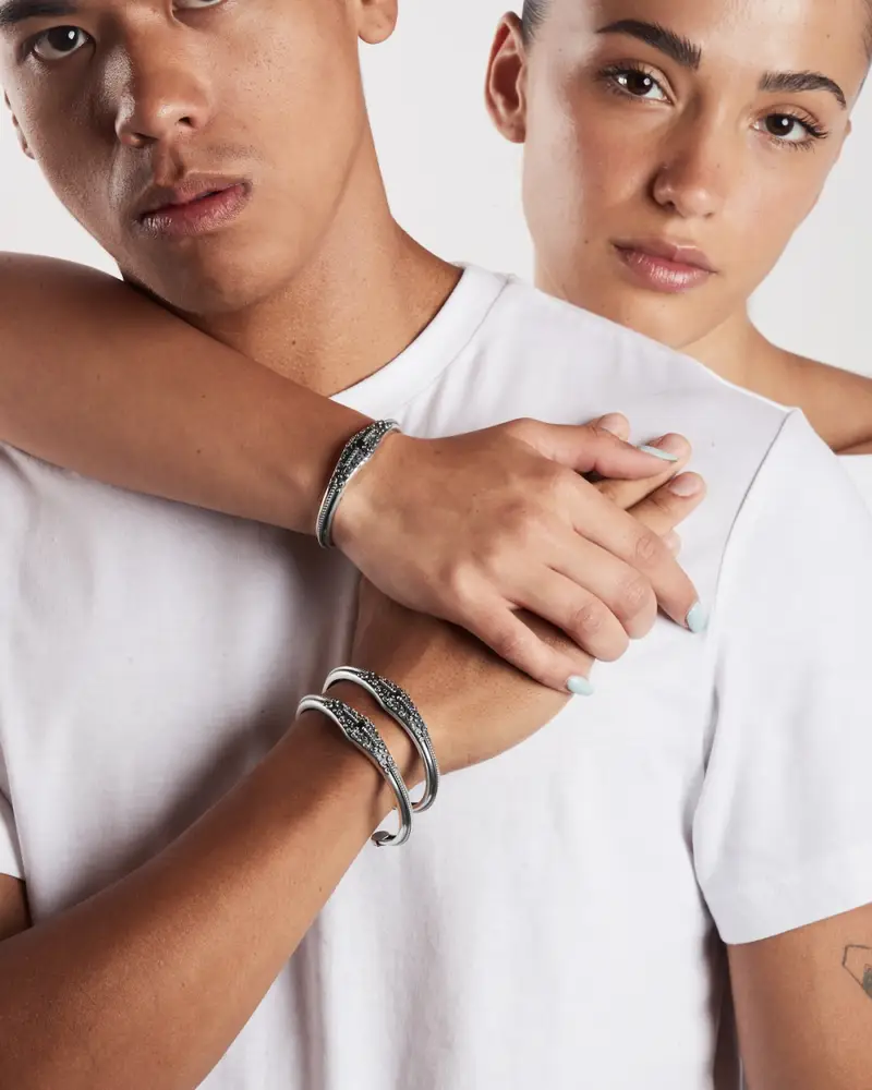 Bracciale Rigido Gotico Alma In Argento Con Pietra Nera Brunito Lucido miniatura 2