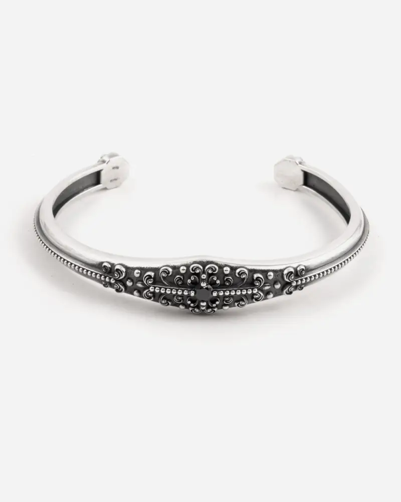 Bracciale Rigido Gotico Alma In Argento Con Pietra Nera Brunito Lucido