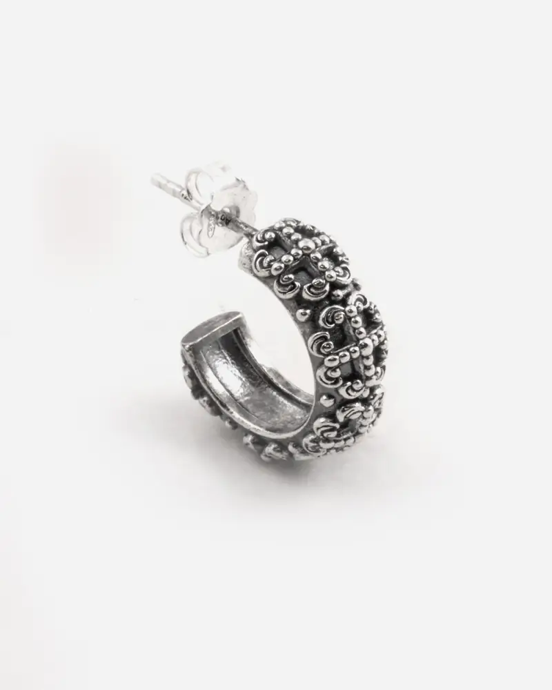 Orecchino A Cerchio Gotico Vanidad In Argento Brunito Lucido